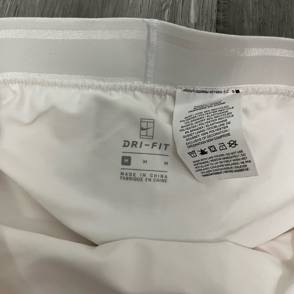 Nike dri-fit white elastic waist tennis skirt, size medium - Picture 3 of 4